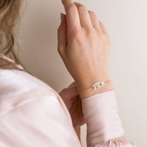 Bracelet prénom gothique pavé par GracePersonalized Bracelet prénom en vieil anglais Bracelet prénom personnalisé cadeau pour la fête des mères BRACELET NODIN image 3