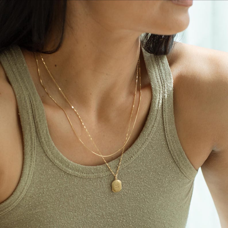 Aangepaste tag gegraveerde ketting - gouden initiële sieraden - zinvol cadeau voor haar | Grace Gepersonaliseerd afbeelding 4