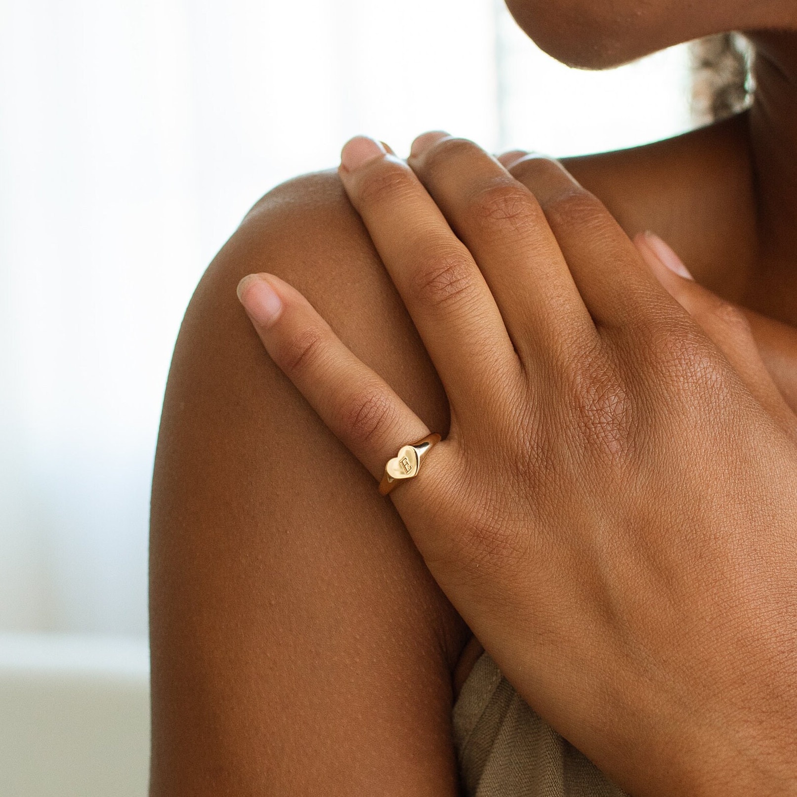 【Grace Personalized】RIVAHリング Personalized Heart Signet Ring by Gracepersonalized