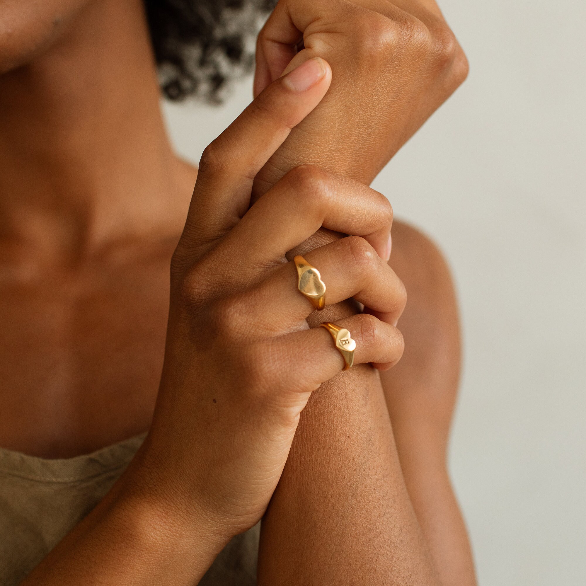 【Grace Personalized】RIANNAリング Personalized Heart Signet Ring by Gracepersonalized