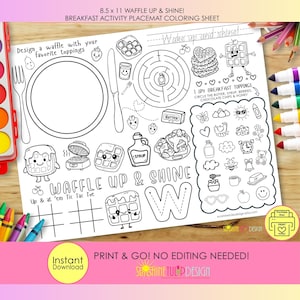 Op de afbeelding: Zwart-wit 21,6 x 27,9 cm ontbijtactiviteit placemat kleurplaat. Voorzien van wafelontwerpen, een doolhof en boter-kaas-en-eieren. Bevat tekst: "Waffle Up & Shine!" en "Ontwerp een wafel met je favoriete toppings."