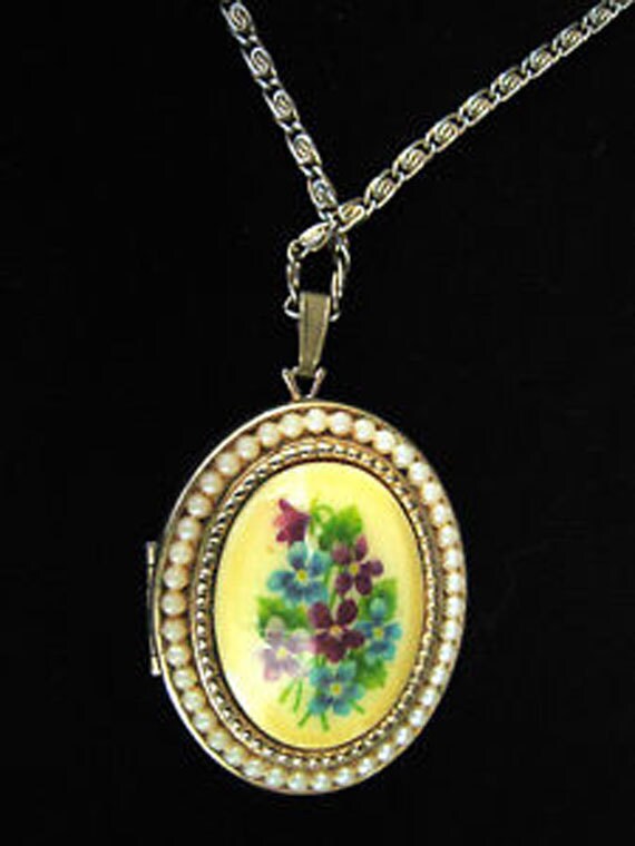 Vtg Avon hand painted porcelain necklace