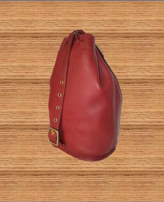 COACH Vintage The Sling Red Leather Ruck Sack Dra… - image 1