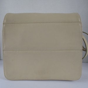 Vintage Coach TRIBECA Beige Leather Shoulder Flap Purse Bag # M7D-9092 . Hecho en USA. Raro. Muy difícil de encontrar.