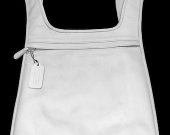 Vintage Coach Beige Leather Hippie Slim  Backpack #B0P-9405.Made in Costa Rica.