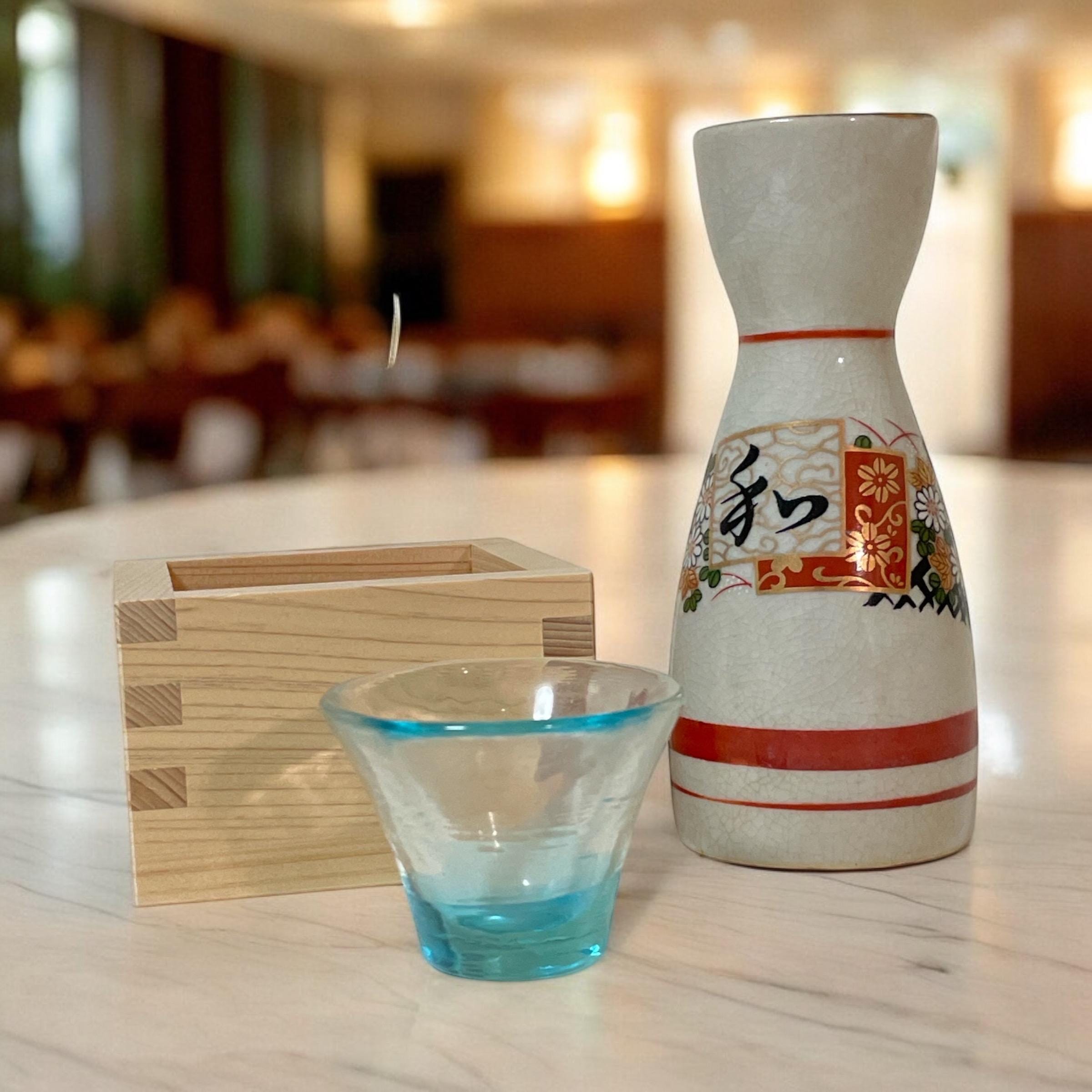 ヴィンテージ徳利と猪口、徳利と酒器、日本酒を楽しむセット、木製の升