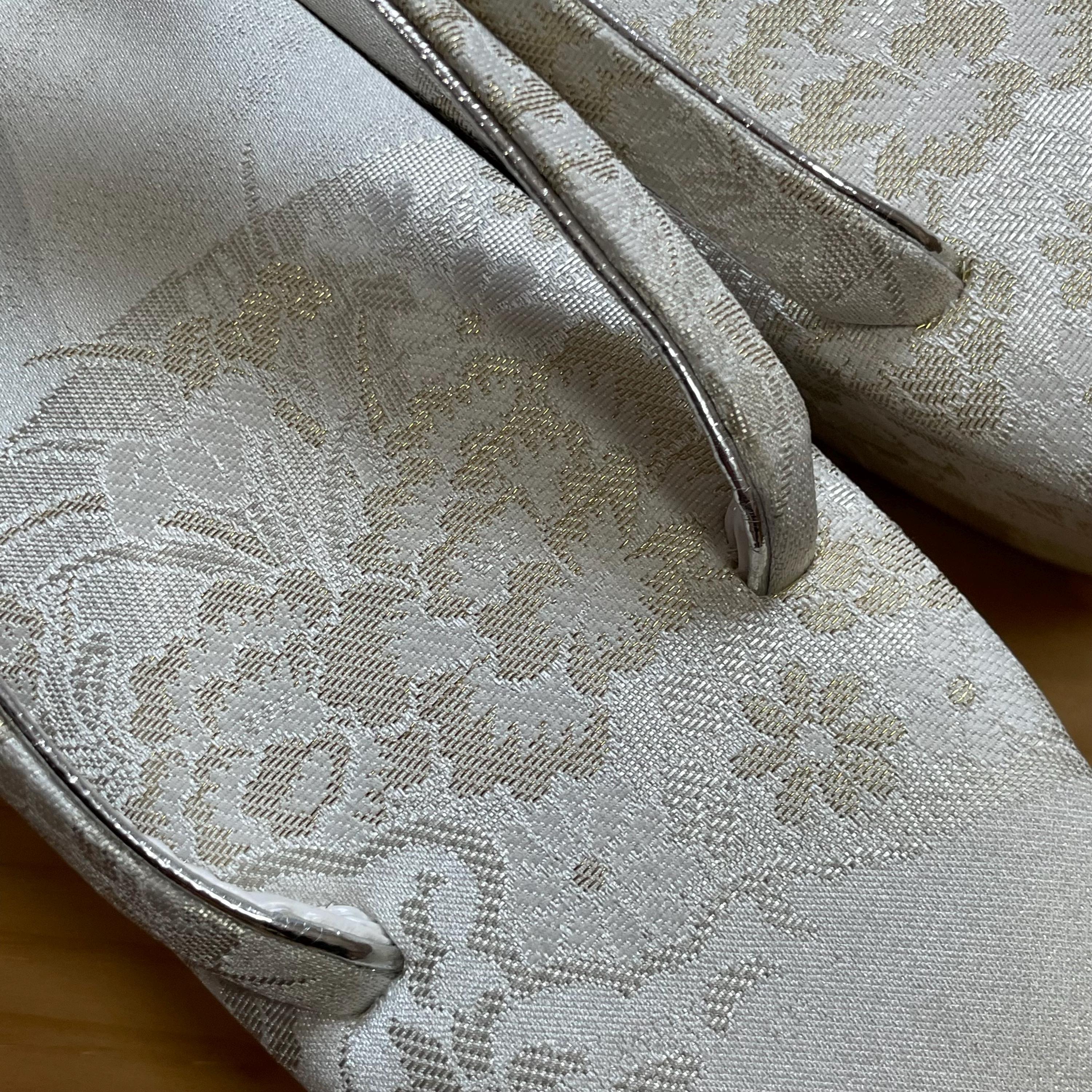 SHIORI✳︎ 着物スタイルの草履、女性用、白と金、花柄、 - Etsy