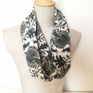 Schal, infinity Schal, Upcycling Schal, japanischer Kimono Schal, grüner Schal, made in Japan, Kimono Schal, unisex,