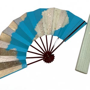 Abanico plegable vintage, sensu, abanico plegable japonés, azul, con estampado de nubes.