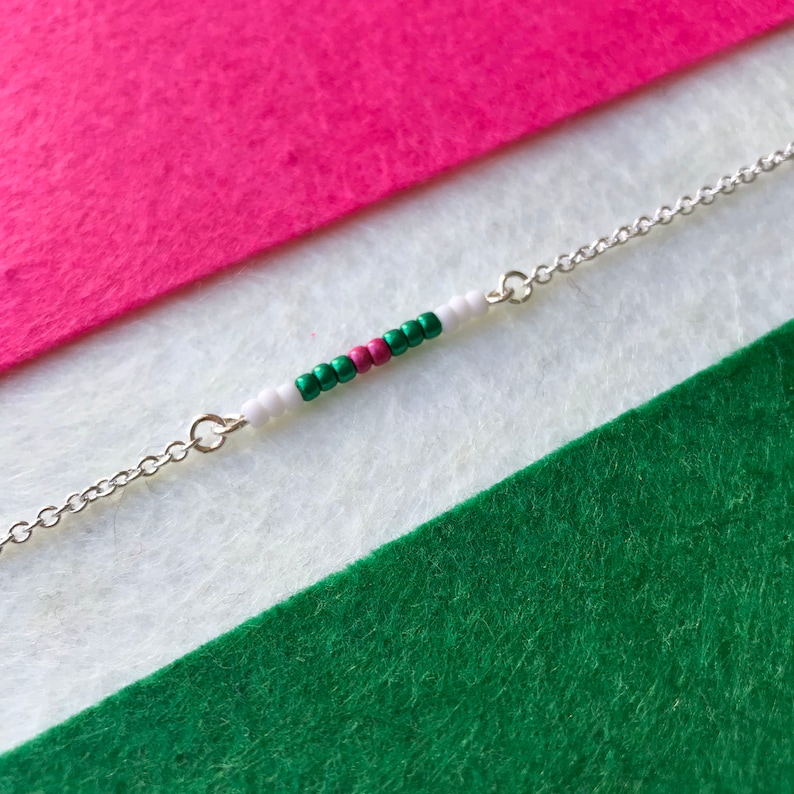minimal bar necklace with toho beads white boho fashion green colorful fun pink glassbeads Beaded Barnecklace festival trend