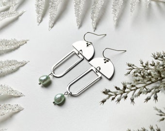 Minimalist Pearl Dangeling Earrings mint - pearl earrings, mintgreen earrings, pastel earrings, dangling earrings, geometric earrings