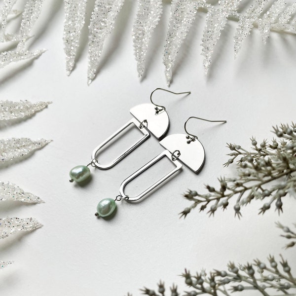 Minimalist Pearl Dangeling Earrings mint - pearl earrings, mintgreen earrings, pastel earrings, dangling earrings, geometric earrings