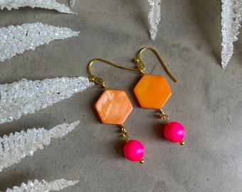 Orange Neon Pink - very limited edition earrings made of orange mother of pearl and pink glass beads - orange pink earrings, bold earrings