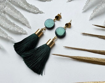 Tassel earrings Green - unique tasselearrings, ooak earrings, green earrings, green tassel earrings, iridescent earrings, long earrings