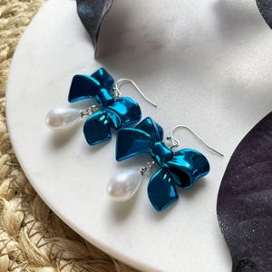 Blue bow earrings with faux pearl - lightweight earrings, blue earrings, metallic earrings, bow earrings, faux pearl earrings, cute earrings