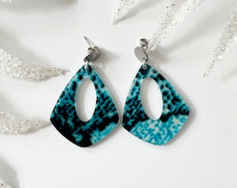 Dangling earrings Animal Resin - turquoise earrings, teal earrings, animal earrings, resin earrings, animal print earrings, snake earrings