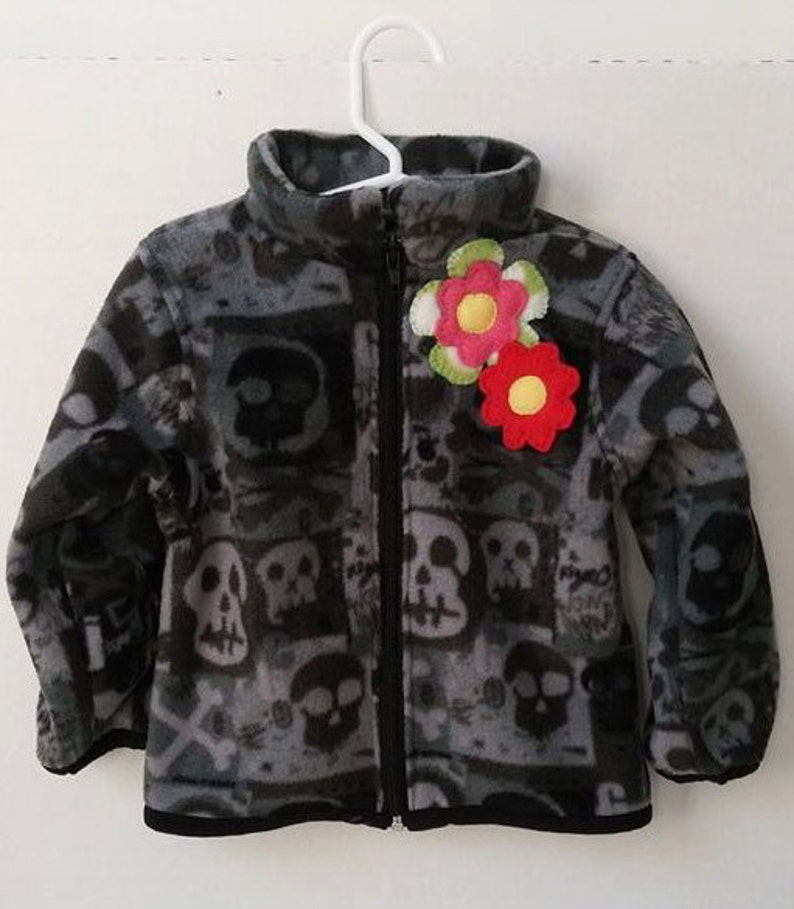 Little Girls Jacket Grey Black Fleece Zip up Coat Skulls and Crossbones