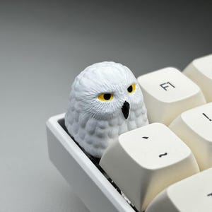 Tecla artesanal Snowy Owl para interruptores de teclado mecánico estilo MX