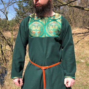 Medieval men&#39;s tunic with brocade silk, reenactment, costume