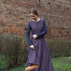 Medieval Dress Surcote reenactment XIV century