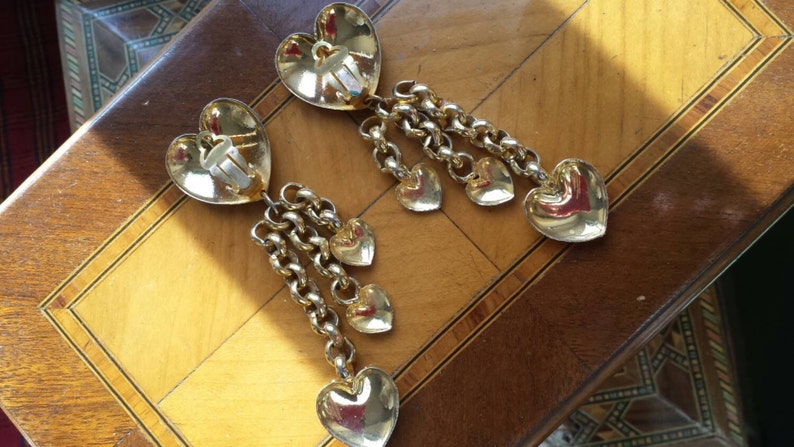 vintage 80s gold heart dangle clip on earrings heart earrings vintage style earrings gold earrings vintage earrings