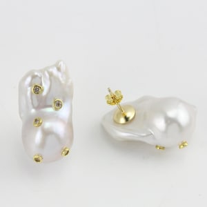 14-16mmx19-23mm white baroque pearl stud earrings,big jumbo large freshwater flameball pearl earrings,CZ fake diamond imbeded pearl earrings