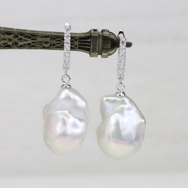 Boucles d'oreilles en perles baroques, grandes boucles d'oreilles en perles jumbo flameball, grandes boucles d'oreilles en perles blanches, énormes boucles d'oreilles en perles boule de feu, boucles d'oreilles maman, cadeaux mère