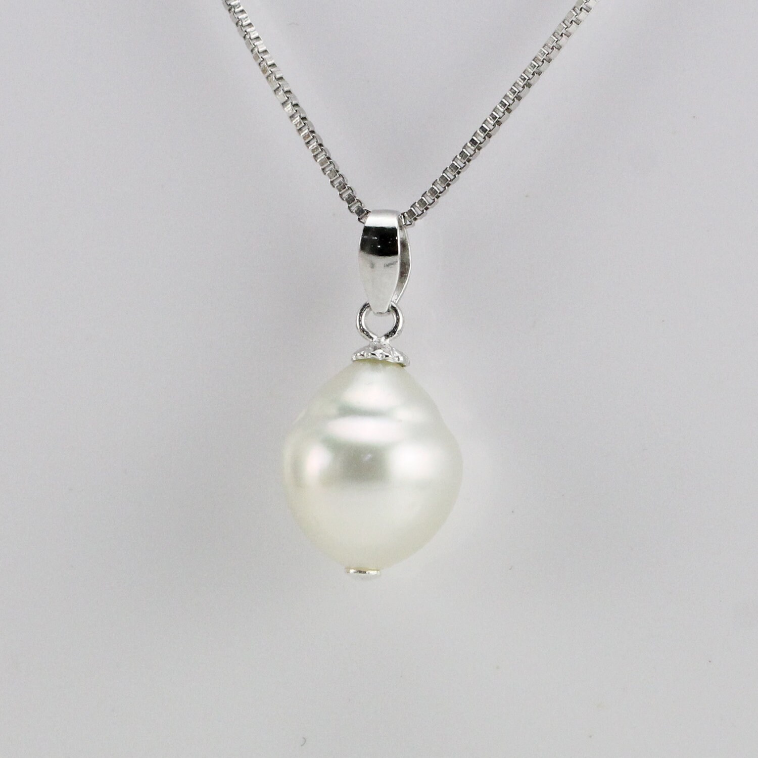 9-10mm South Sea Pearl Pendant 