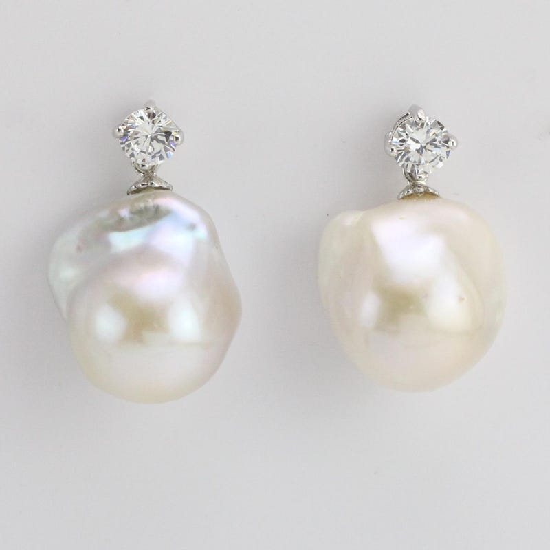 PEARL ROCK EARRINGS - WHITE main image 1
