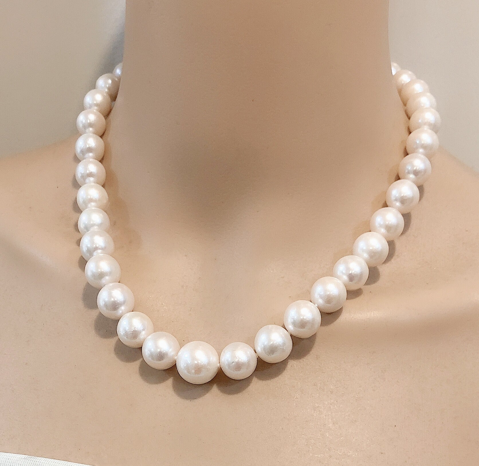10-12mm Large White Round Pearl 