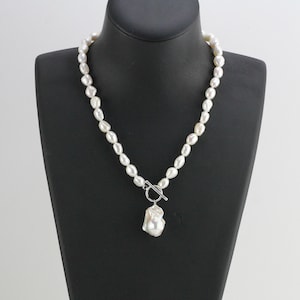 Collier à bascule de perles baroques, collier lariat de perles, collier à fermoir à bascule de perles d'eau douce blanches, collier à fermoir OT en argent sterling