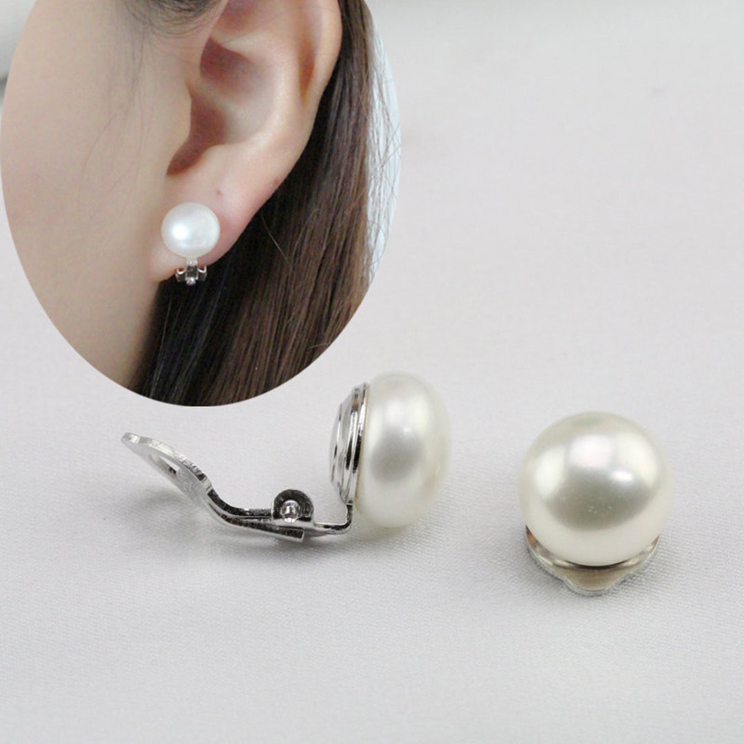 Clip-on stud earrings - Metal & glass pearls, gold, beige & pearly