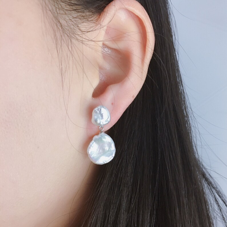 Two pearl earrings Clearance