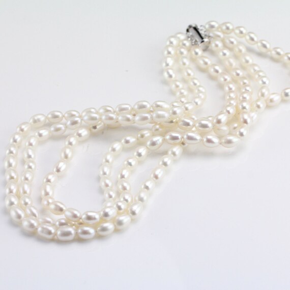 Single line shop pearl necklace