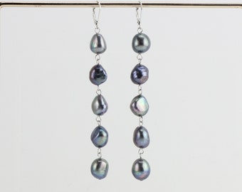 5つの真珠が連なったロングパールダングルピアス、黒色の淡水バロックパールピアス、シルバーパールレバーバックピアス、フローティングピアス