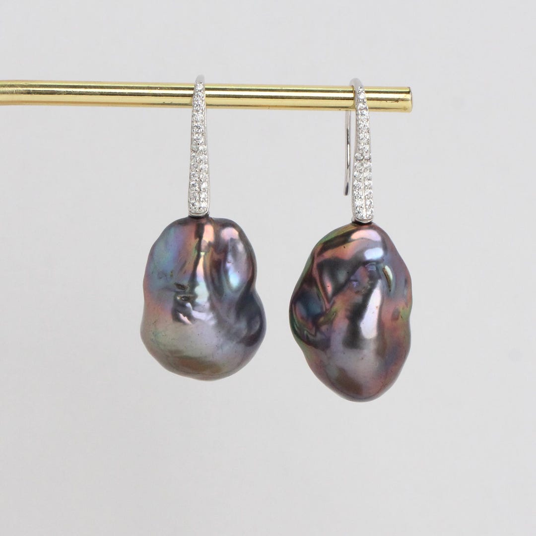 Orecchini Pendenti Con Perla Naturale Barocca 10-11 Mm Nera – Argento Placcato, Chiusura A Leva