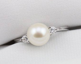 Pearl promise ring for girls,real pearl ring,freshwater pearl ring,pearl wedding rings,cubic zirconia engagement rings,best friend rings