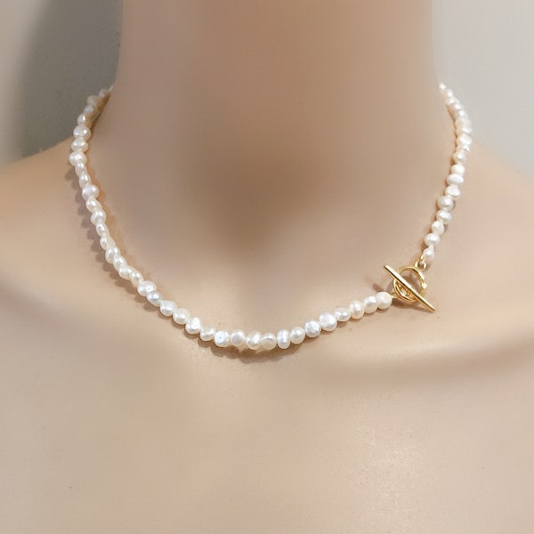 Collier à bascule de petites perles baroques blanches de 5 mm, collier lariat de perles, collier à fermoir à bascule de perles d'eau douce, collier à fermoir OT en argent