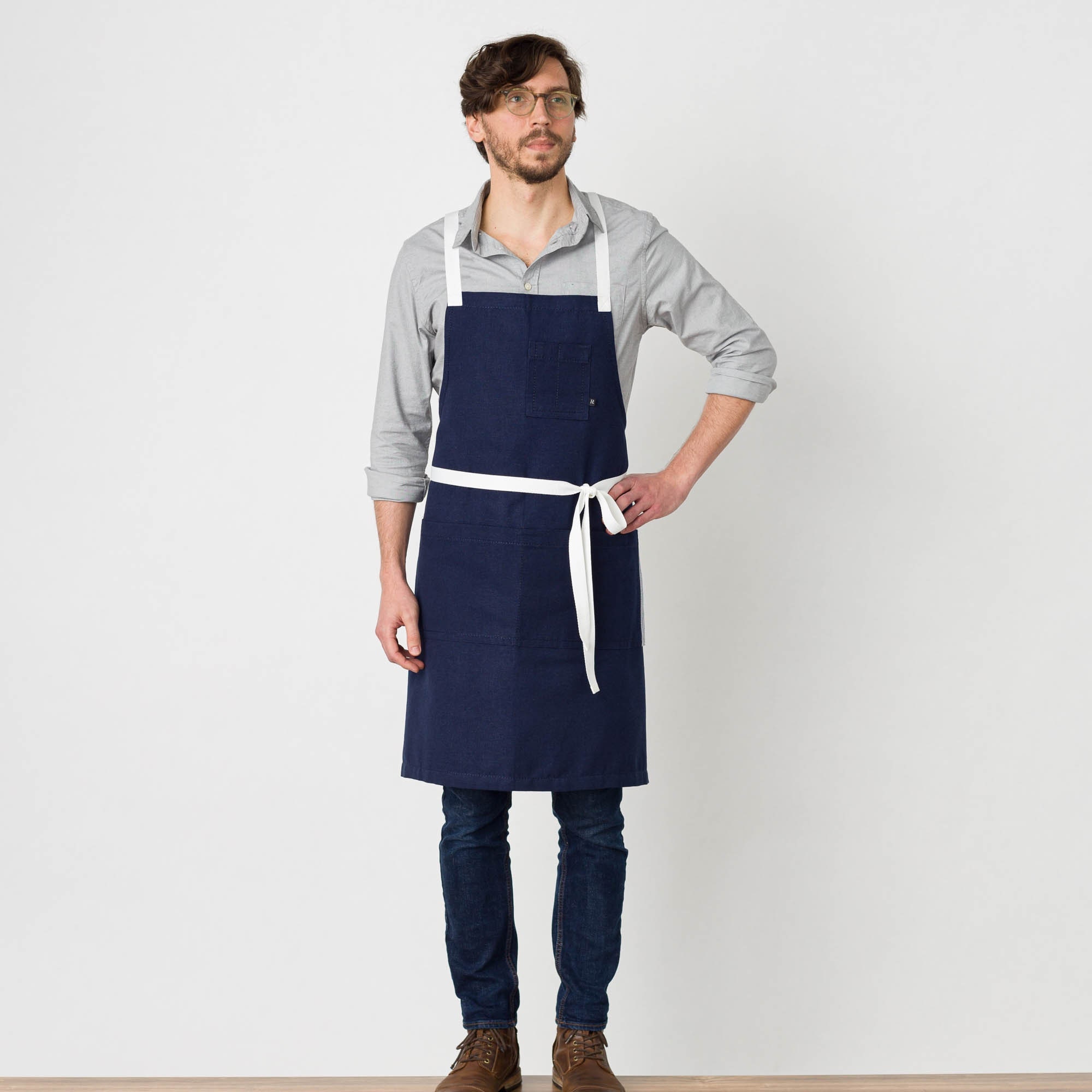 tablier de chef croisé pour homme, femme | toile coton bleu marine à bretelles blanches pour la cuisine, pâtisserie, le barbecue avec poches