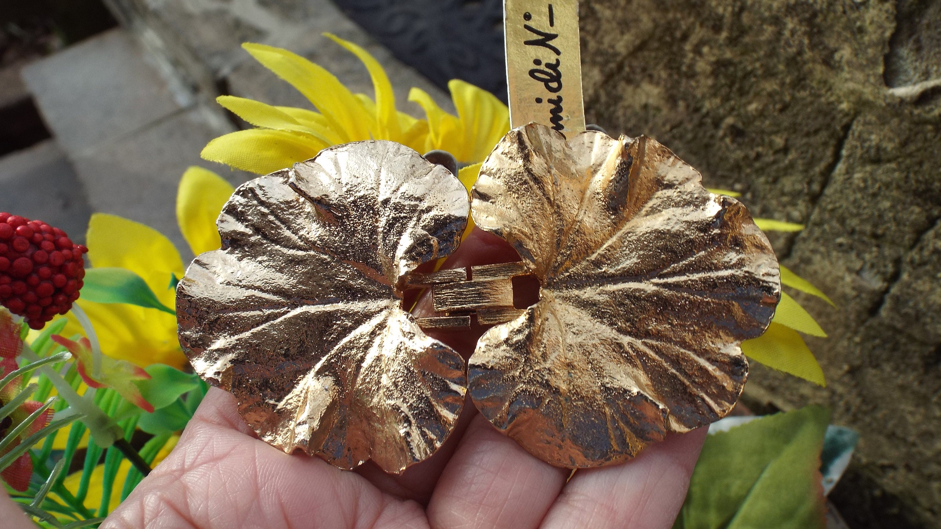 Vintage 1981 Mimi Di N Gold Tone Lily Pad Leaf Signed Belt  display picture 3