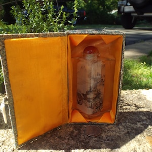 Gorgeous Vintage Chinese Glass  Perfume Bottle In Reverse-Chinese Scene-Original Box