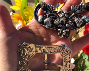Vintage Harmon’s Art Nouveau Brass Floral Repousse Sash Buckle Vintage Sash Belt Buckle - Brass Repousse W/ Molded Glass  main image 2