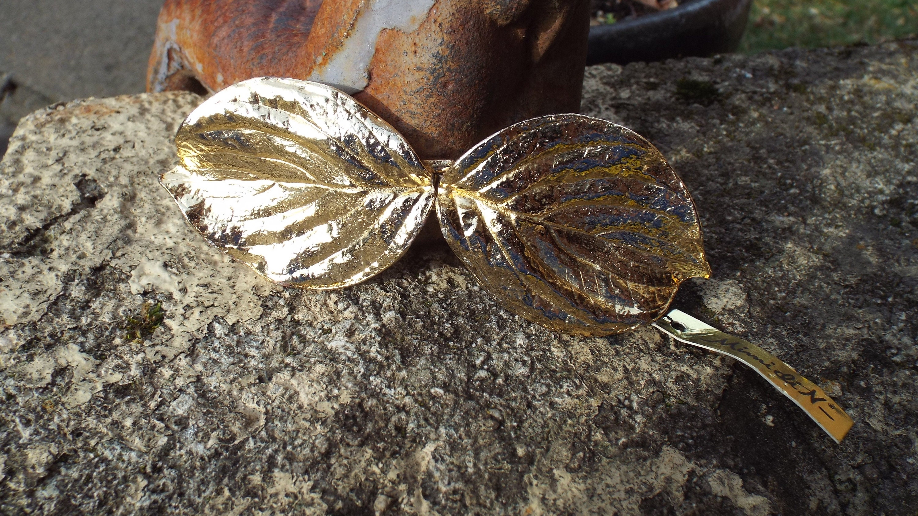 Vintage 1981 Mimi Di N Gold Tone Leaf Signed Belt Buckle  display picture 1