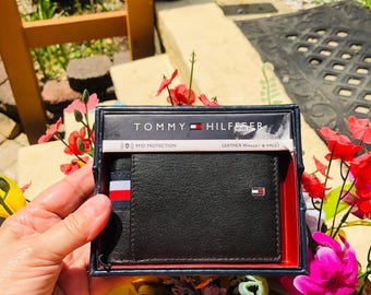 T Hilfiger Men’s Black Boxed Leather Wallet and Valet Set with RFID