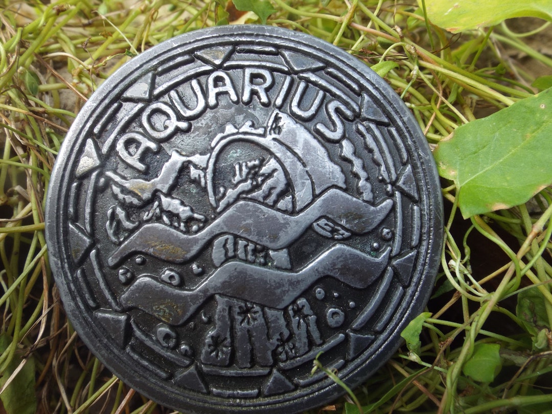 Aquarius Gold-Tone Zodiac Belt Buckle Vintage 1970s 1970s Aquarius Horoscope Solid Brass Made in USA Vintage  main image 2