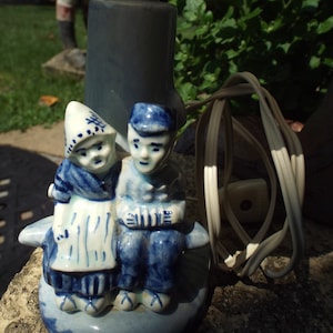 1940  Signed Delft Blue Boy and Girl Sitting under Tree Figurine Boudoir Lamp ESTATE