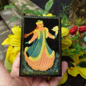 Russian lacquer Trinket Box Exquisite! Russia Fantasy Princess Fairy Tale Signed