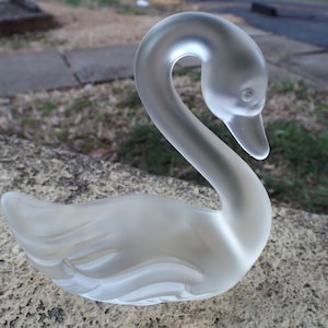 Sweet Fenton Art Glass Crystal Satin Swan Figurine