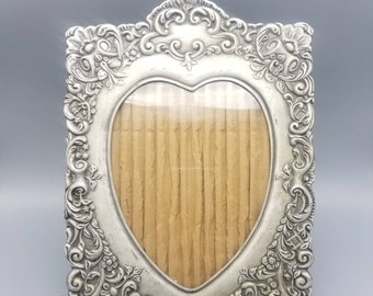 Craft Inc Ornate Heavy Metal Heart Frame
