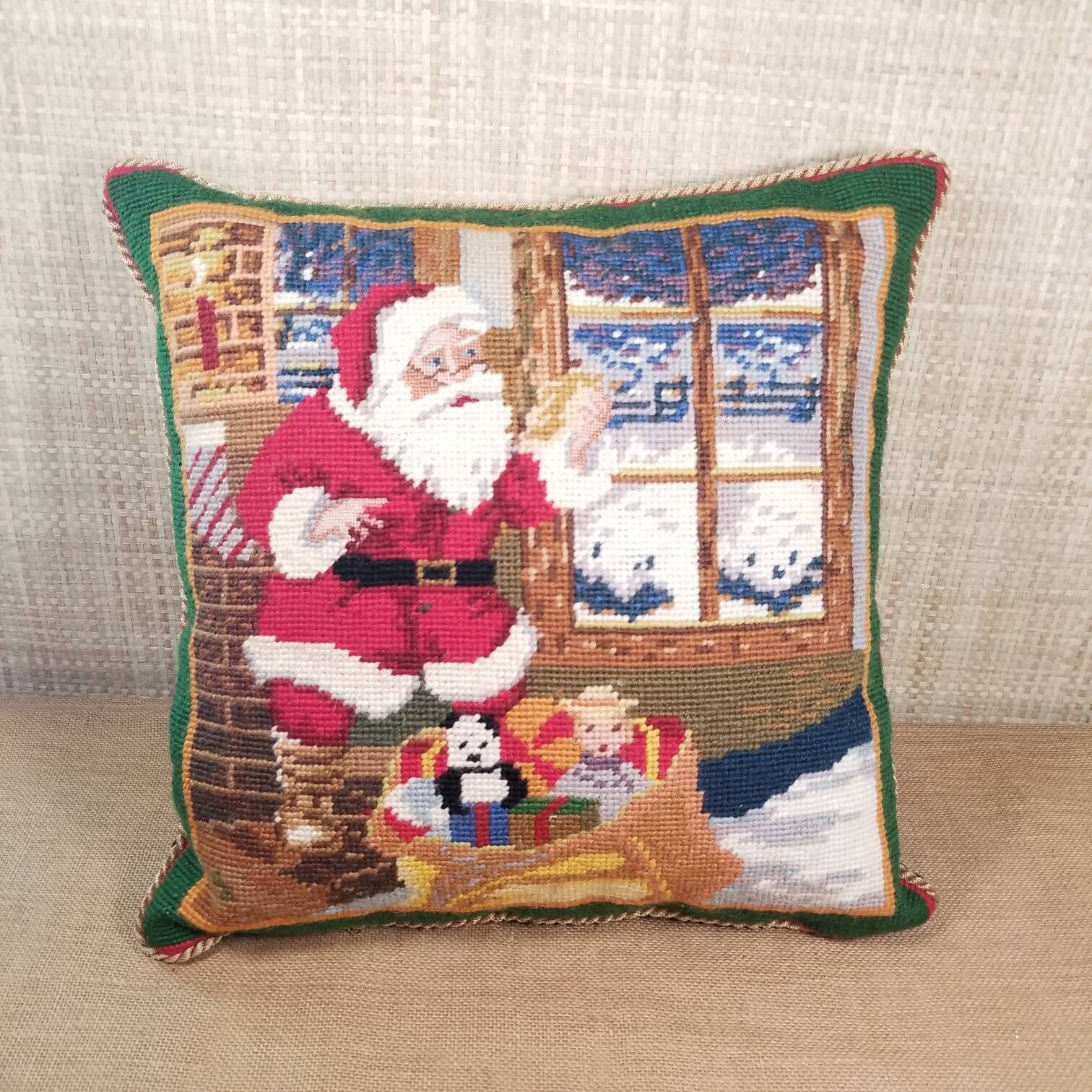 Petit Coussin De Noël Point D'aiguille – 9x9 Pouces – Dos Velours – Père Noël